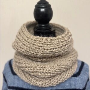 New Women’s Hand Knit Cozy Tan Cozy Neck Warmer Snood OS